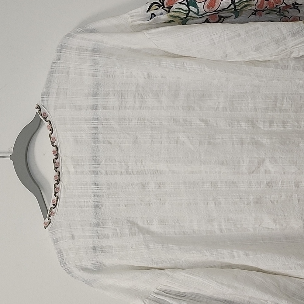 Max Studio peasant embroidered boho blouse ASO Bella Swan Sz Med - Picture 13 of 16
